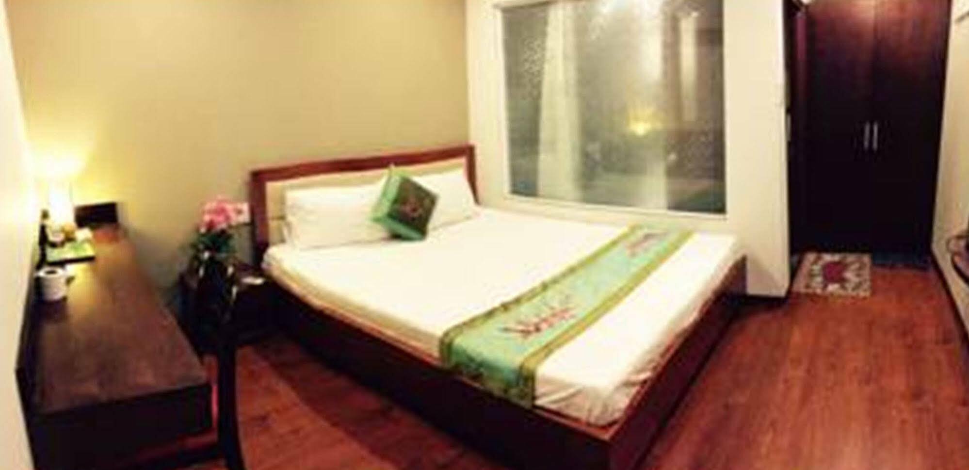 Quan Quan Hotel Da Nang Exterior photo